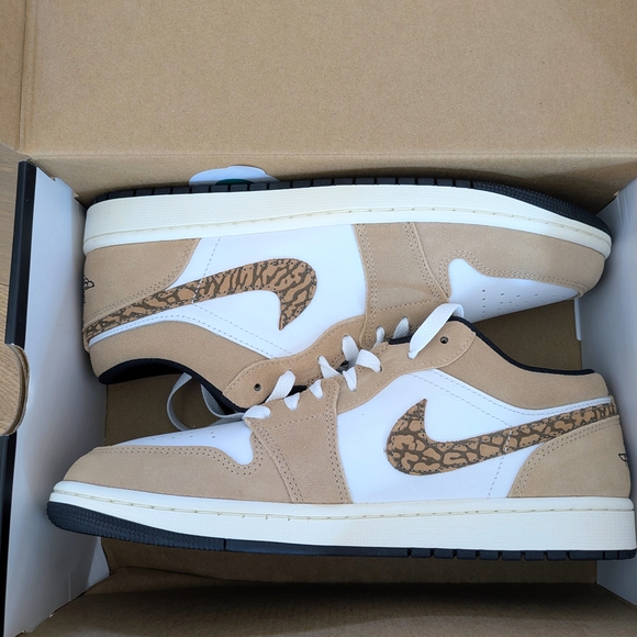 Jordan Men's Tan and White Sneakers - Picture 6 of 8
